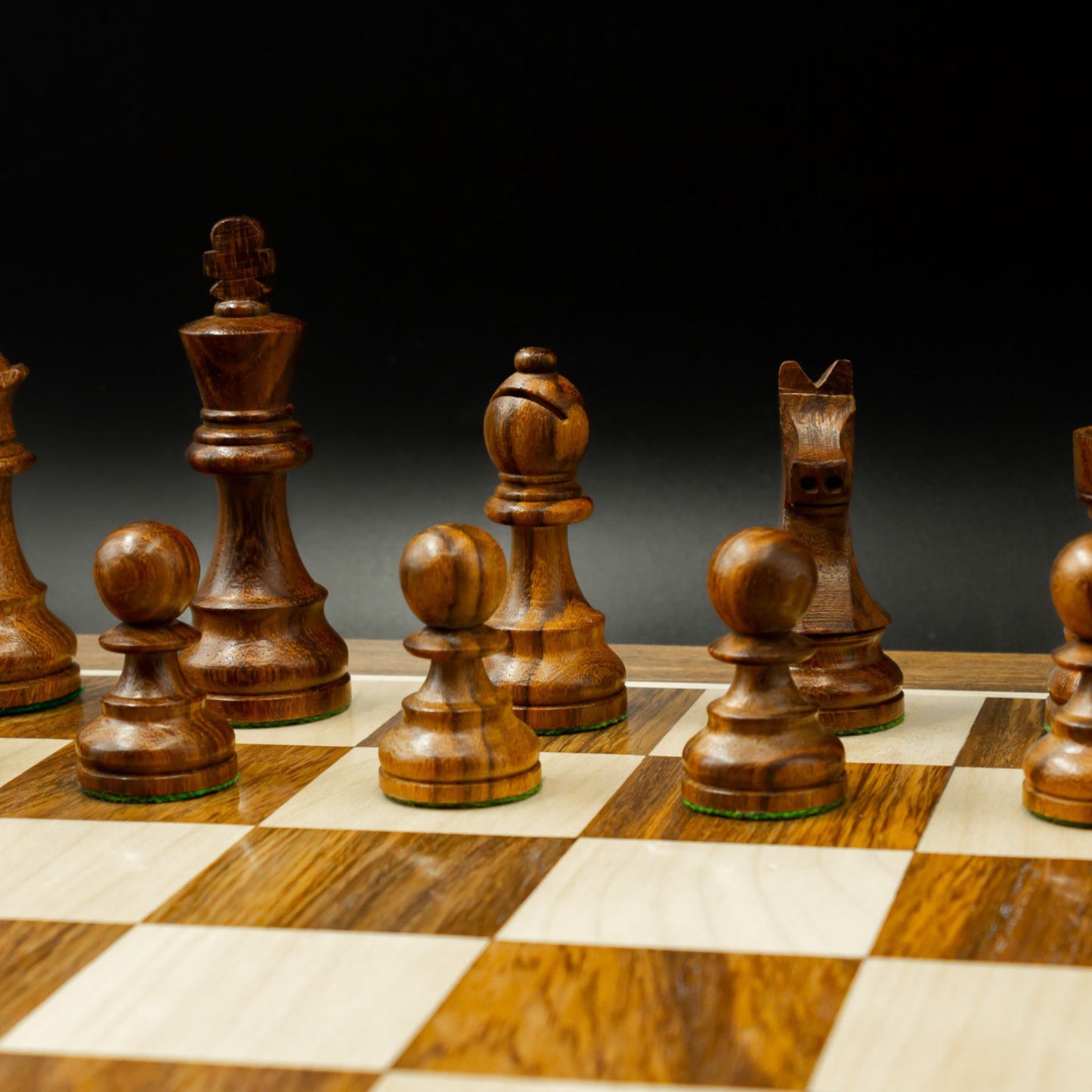 The Kings Gambit Chess Set (54cm)